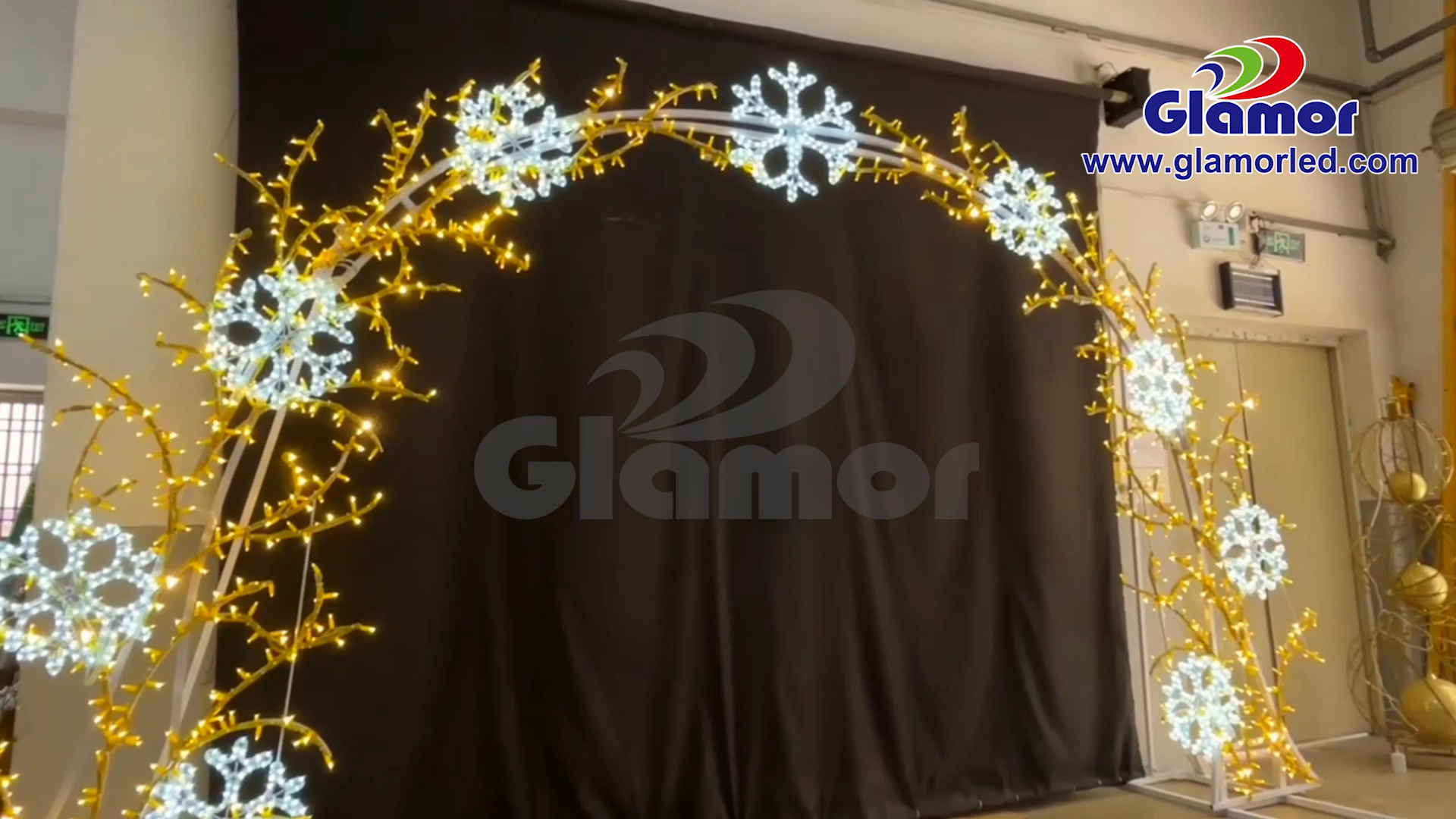 2025 Kemerli kapı stili açık hava kapalı alışveriş merkezi parkı 2D Noel dekoratif aydınlatma motifleri | Glamour 2