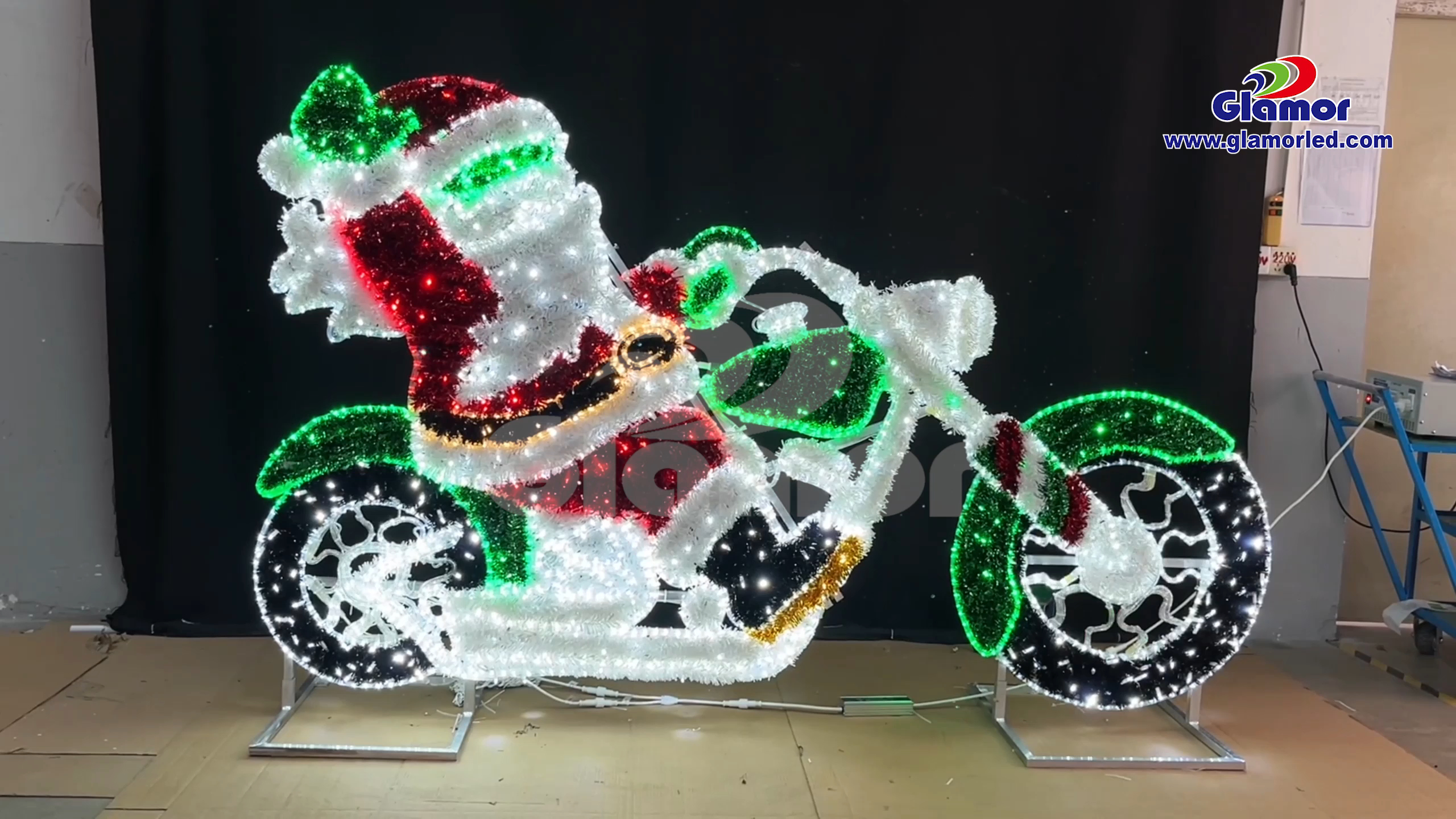2D i loko o waho e hoʻohana ana i ka maikaʻi e alualu ana iā Santa Claus Christmas decoraion kukui kumu kumu | Mea hana glamor 2