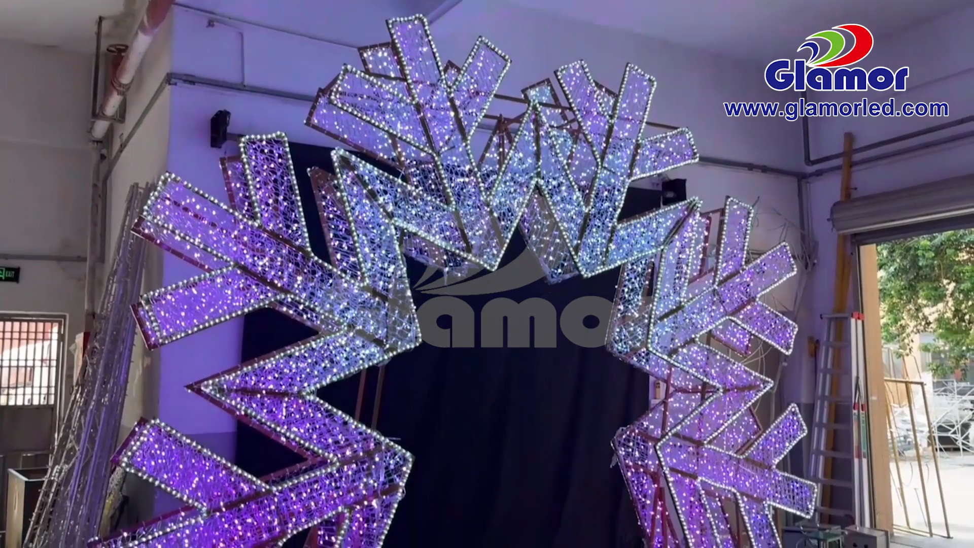 តើ​អ្នក​ដឹង​ពី​របៀប​ដំឡើង​គំនូរ​ផ្កា​ព្រិល 3D ធំៗ​ទេ? គ្រឿង​តុបតែង​ភ្លើង​បង្ហាញ​បុណ្យ​ណូអែល​ពី​ក្រុមហ៊ុន Glamour Manufacturer 3