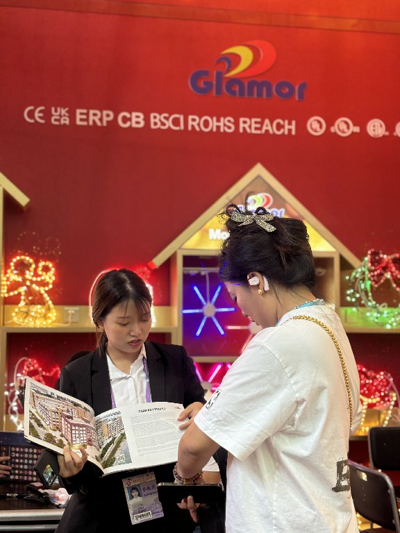 Çin İthalat ve İhracat Fuarı Kanton Fuarı dekorasyonu Aydınlatma aşaması 2 küçük motif 2D 3D ekran | Glamour üreticisi 1