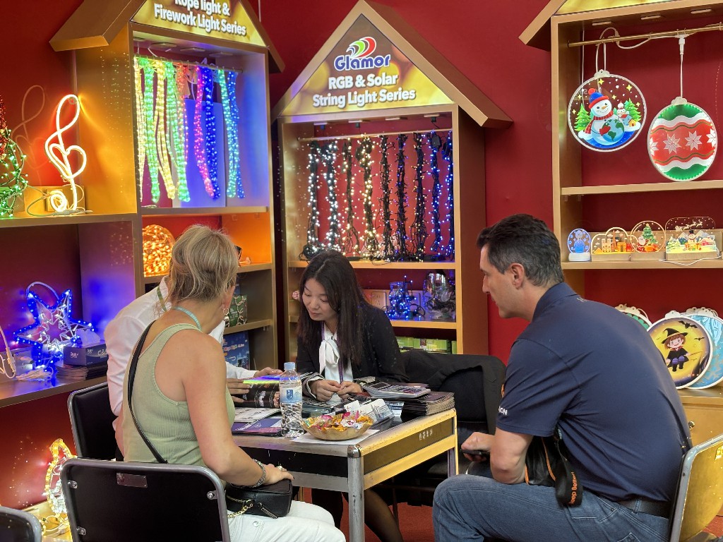 Çin İthalat ve İhracat Fuarı Kanton Fuarı dekorasyonu Aydınlatma aşaması 2 küçük motif 2D 3D ekran | Glamour üreticisi 5