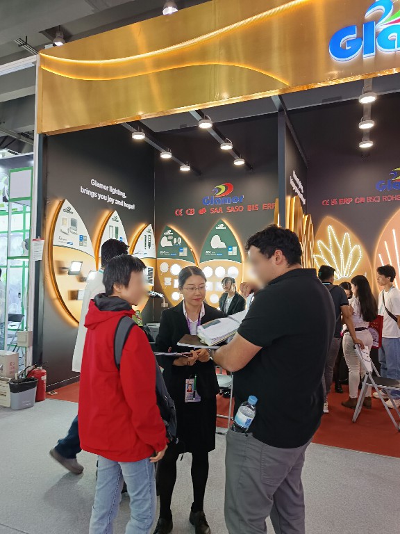 136-aad CANTON FAIR 2D 3D motifs soo bandhigay alaabada iftiinka silsiladda iftiinka ee xadhigga | Iibiyaha Glamour 6