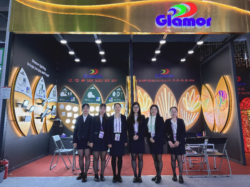 136-aad CANTON FAIR 2D 3D motifs soo bandhigay alaabada iftiinka silsiladda iftiinka ee xadhigga | Iibiyaha Glamour 4