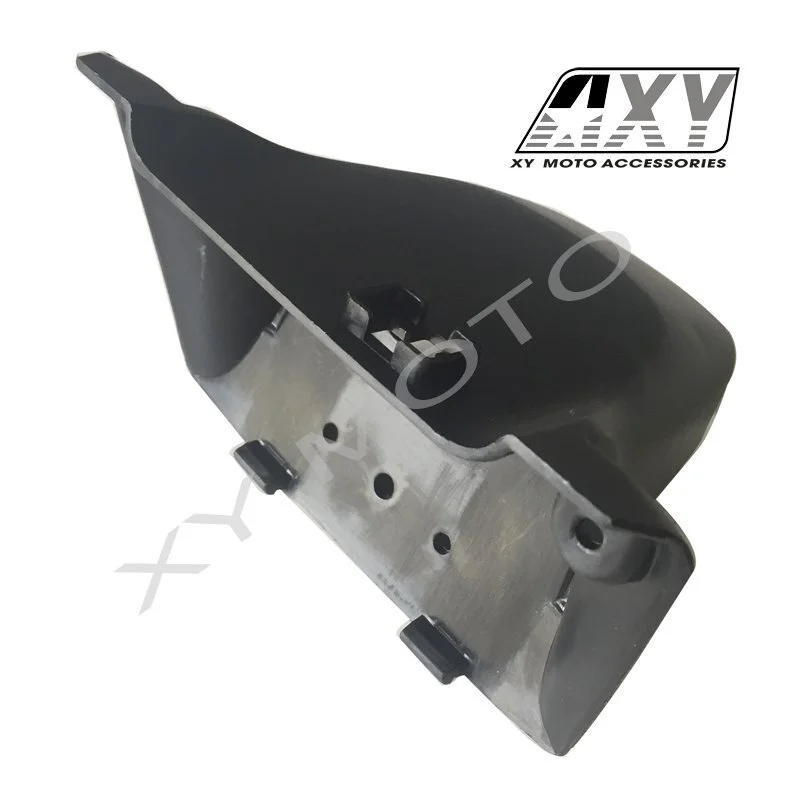 80111-GGC-700   LICENSE LIGHT ASSY COVER 1