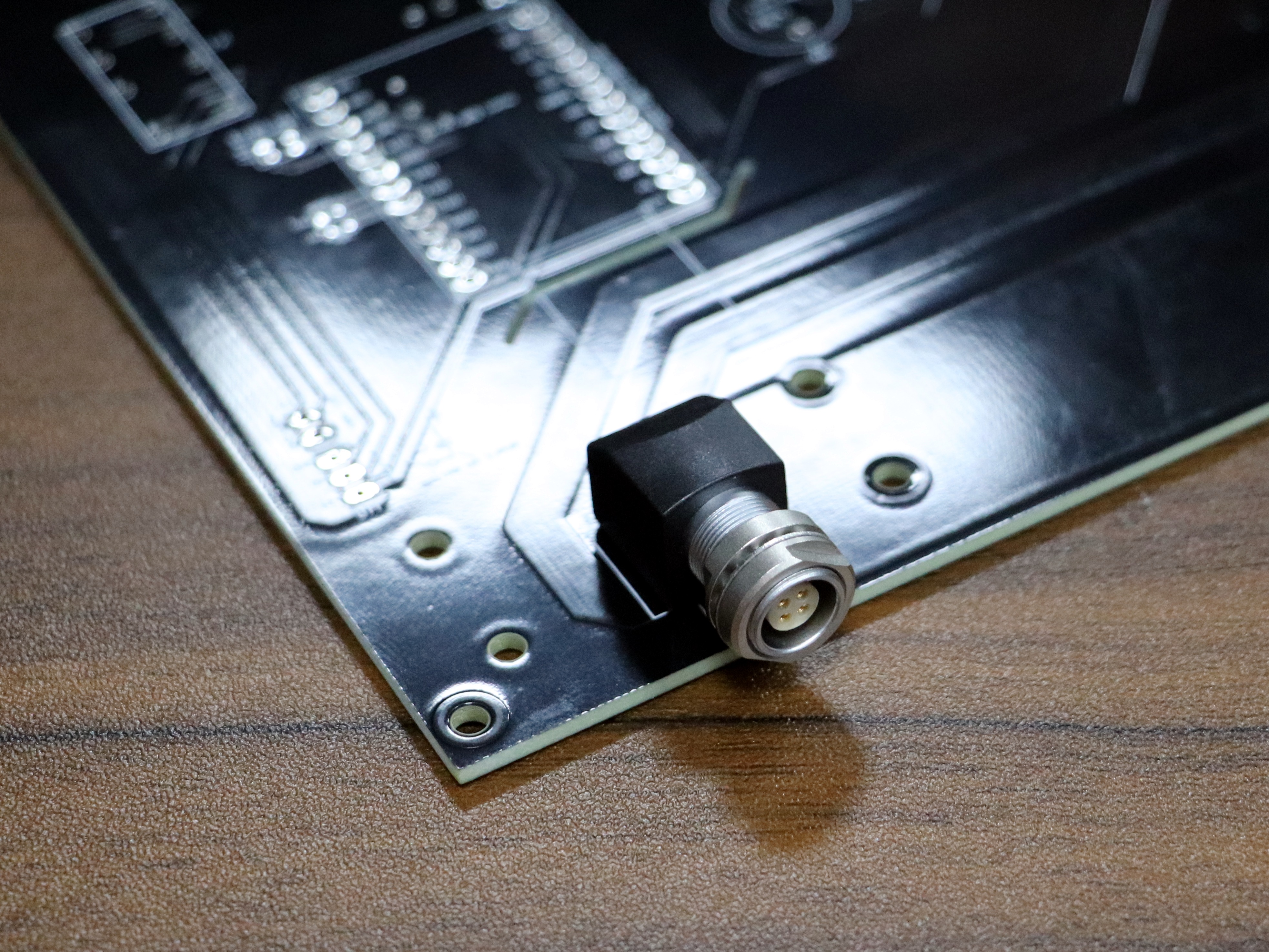 Avance en la potencia de los drones cautivos: una empresa de Singapur adopta conectores de bloqueo push-pull para misiones de alto riesgo. 3