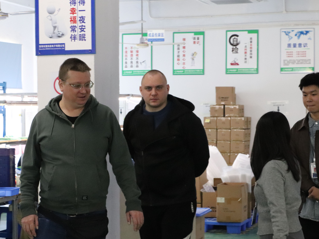 Clientes rusos visitan la fábrica de MOCO para fortalecer la colaboración y el crecimiento conjunto 2