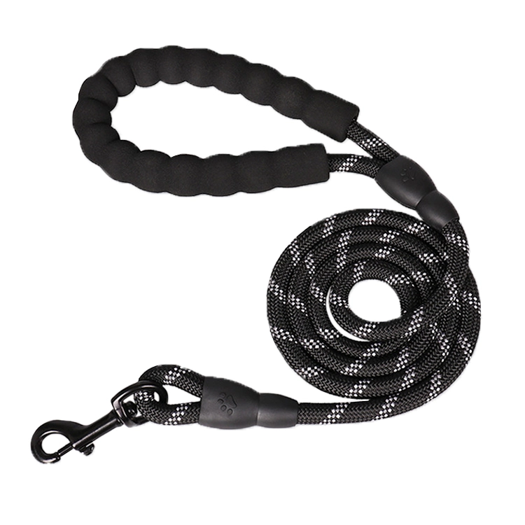 Nylon Dog Leash With Comfortable Padded Handle And Highly Reflective Threads manufacturers From China | Roadreign 1
