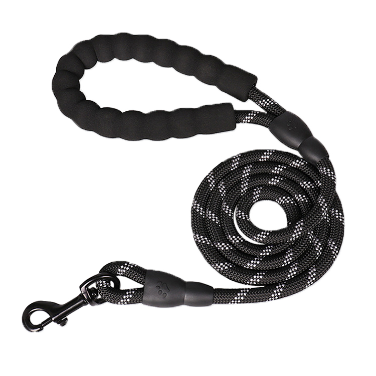 Nylon Dog Leash With Comfortable Padded Handle And Highly Reflective Threads manufacturers From China | Roadreign 8