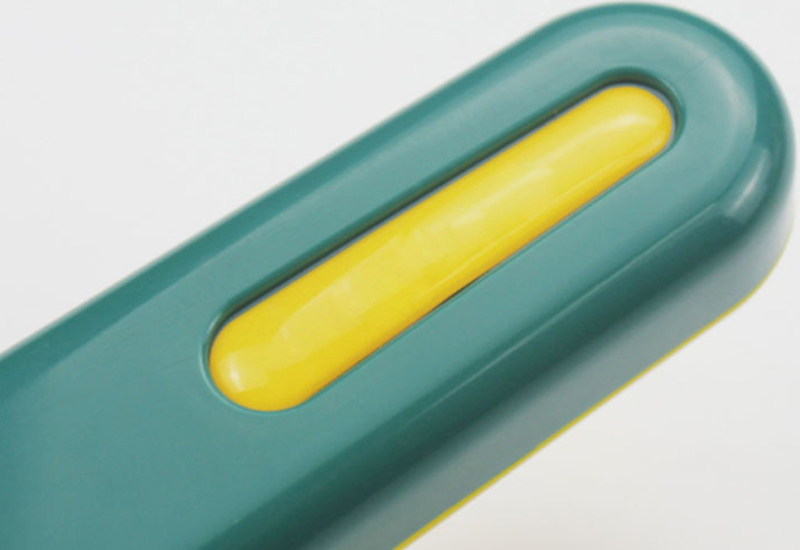 Quality pet hair removal comb plastic self-cleaning cats grooming combs Manufacturer | Roadreign 12