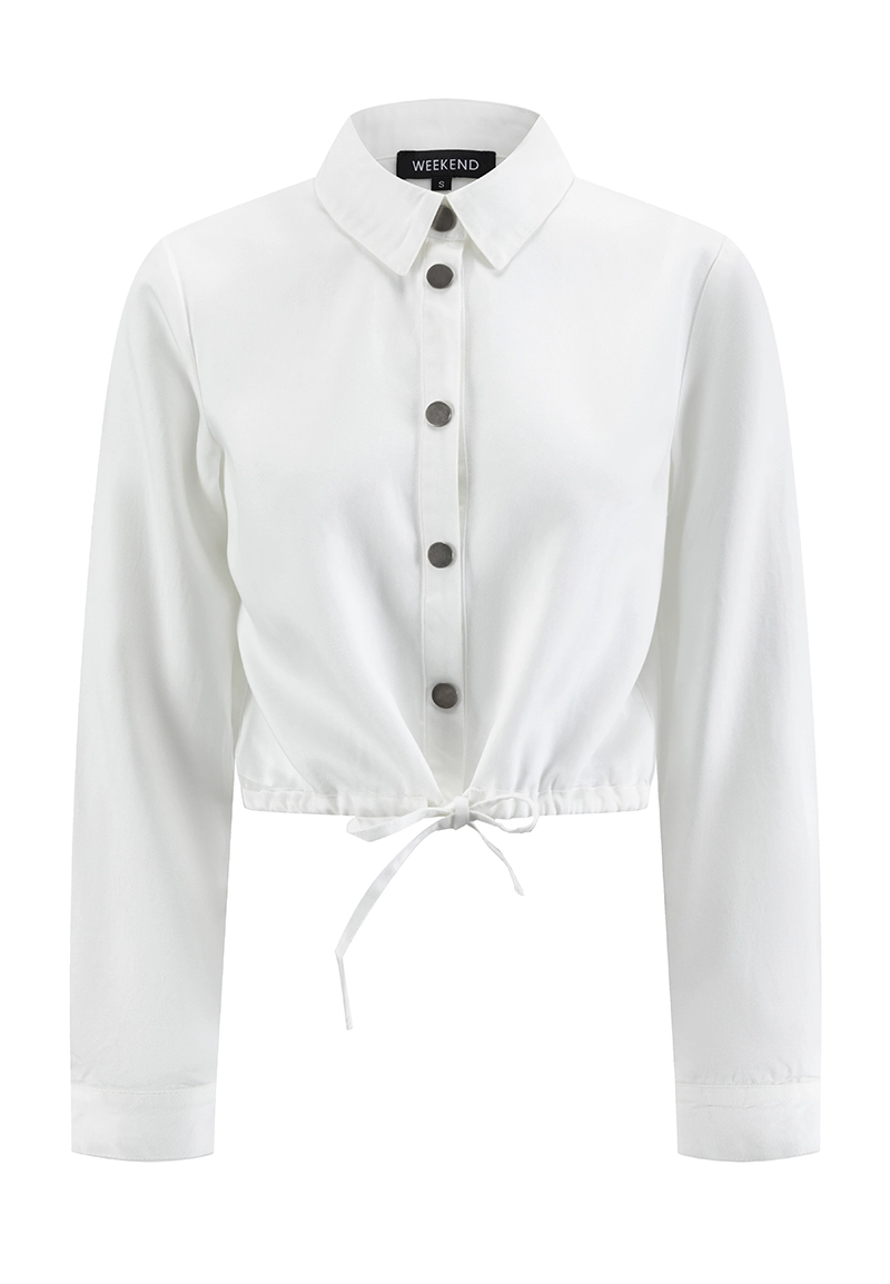 화이트 크롭 재킷 밑단에 타이 프런트 디테일 1