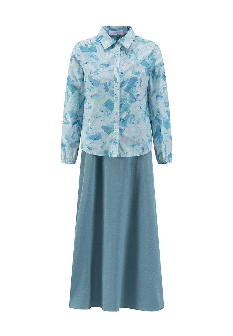 Completo da donna composto da camicia stampata di colore chiaro e abito a tinta unita, Vepeen Apparel. 1