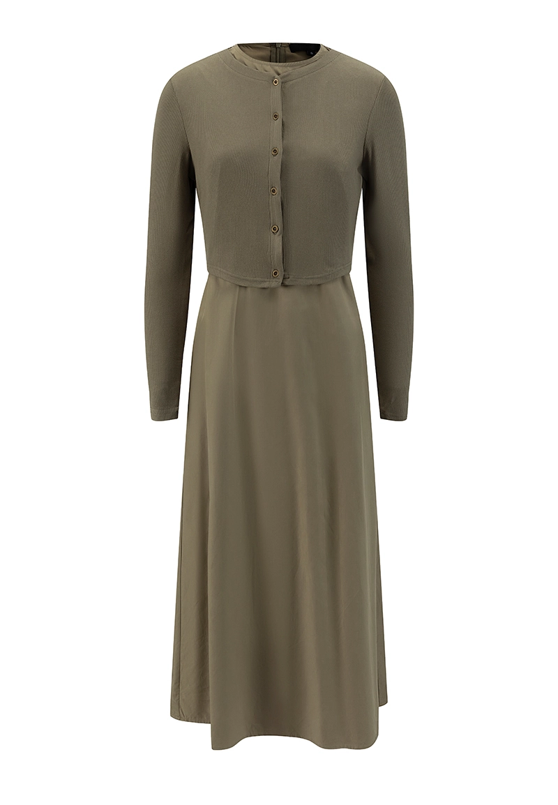 Completo da donna verde oliva composto da abito midi a due pezzi, top corto in maglia e gonna fluida, Vepeen Apparel. 1