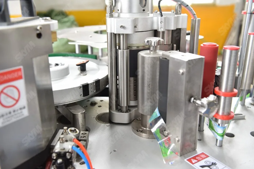 Low Cost Rotary Type OPP Hot Melt Labeling Machine 12