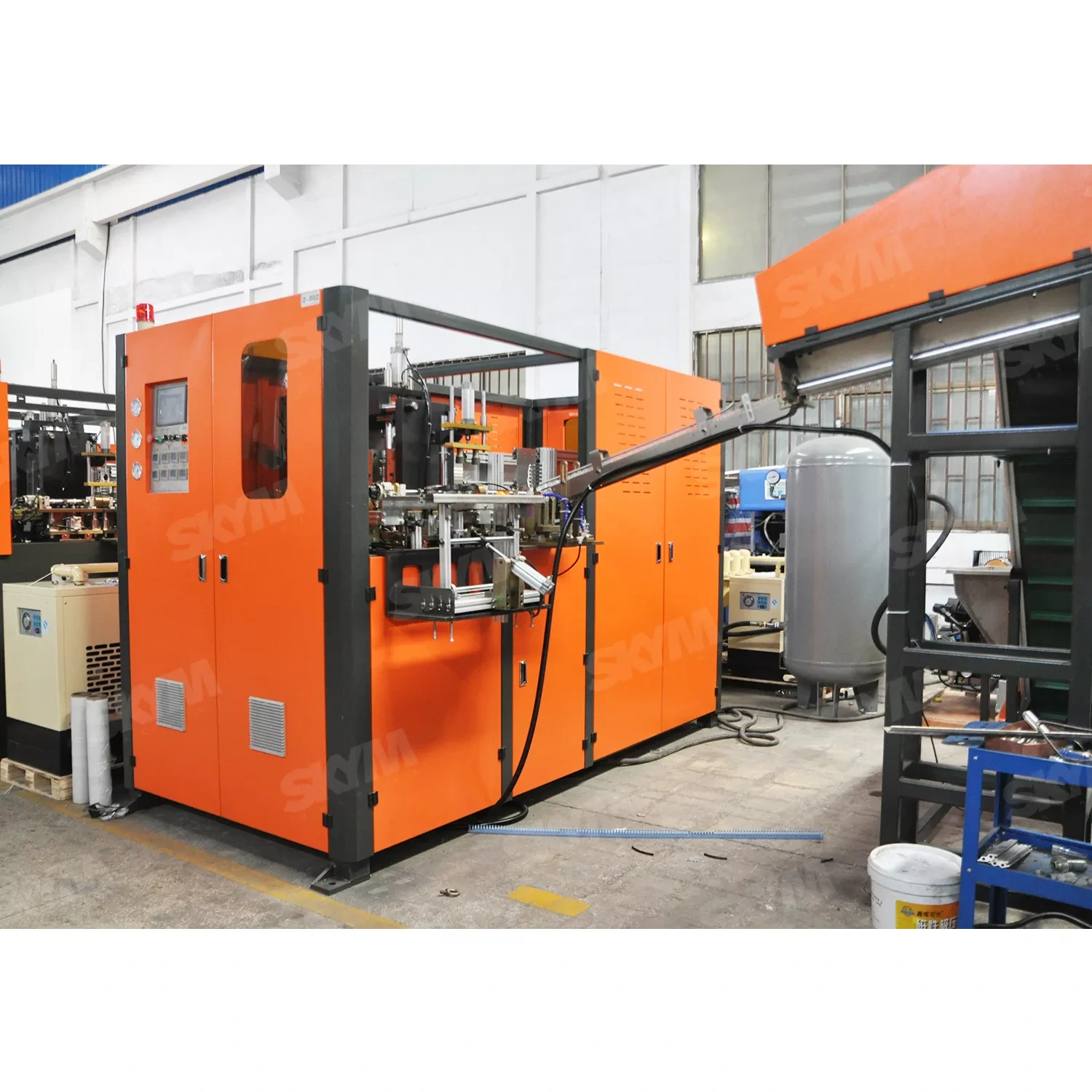 Automatic PET Water Bottle Blow Molding Machine 1