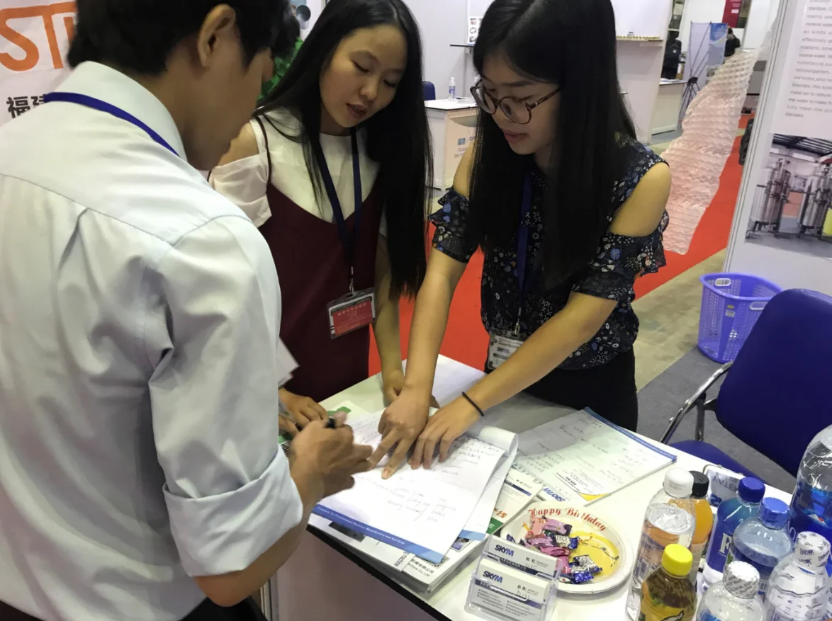 Low Energy 8 Cavity PET Bottles Blow Molding Machine 21