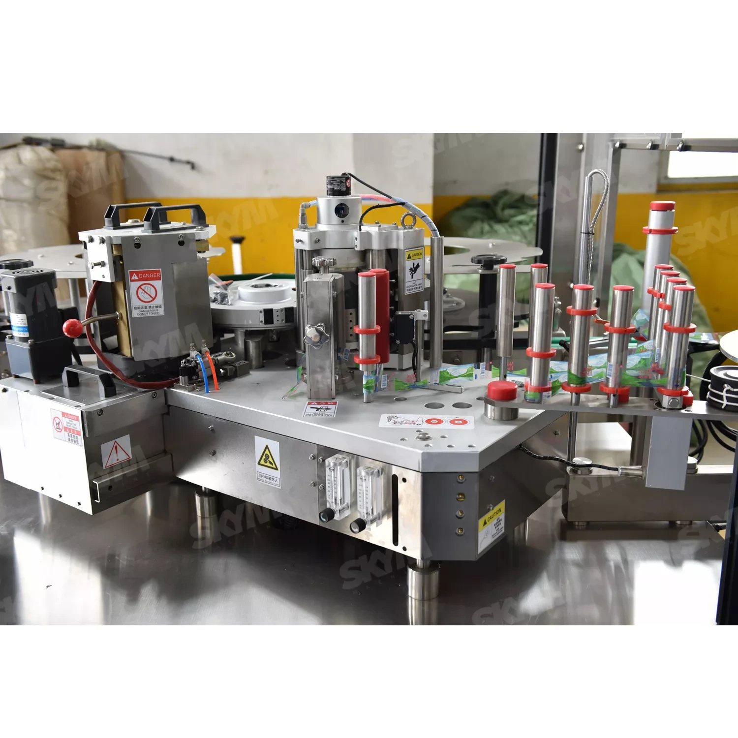 Automatic Hot Melt Glue OPP Bottle Labeling Machine  1