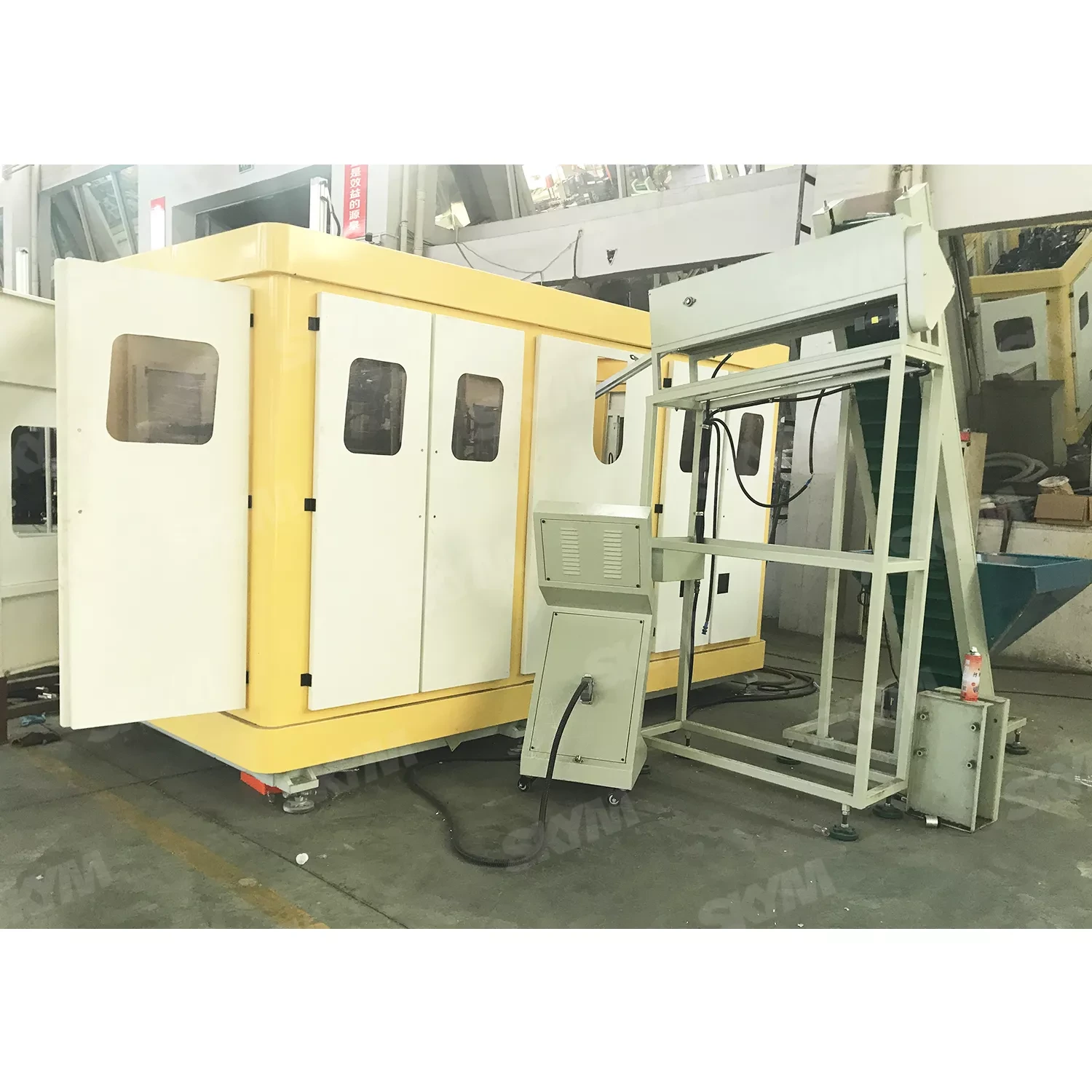 3 Cavity High Speed Drink Bottle Blow Molding Machine 1