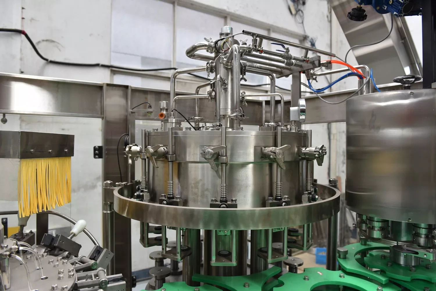 32 Heads Beer Bottle Filling And Capping Machine 1