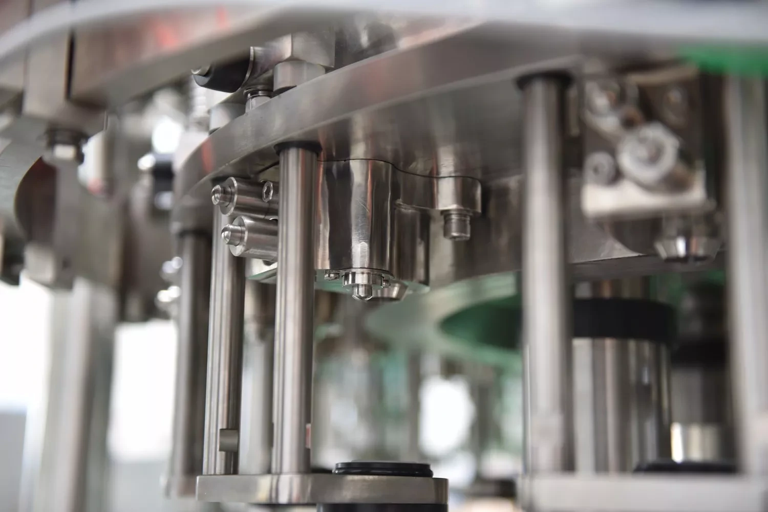 High Speed 24 Heads Glass Bottle Filling Machine 1