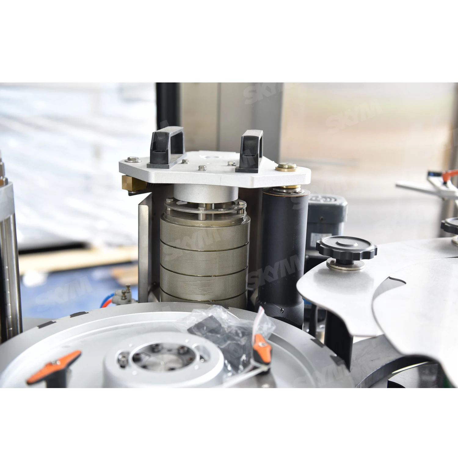 Automatic Hot Melt Glue OPP Bottle Labeling Machine  9