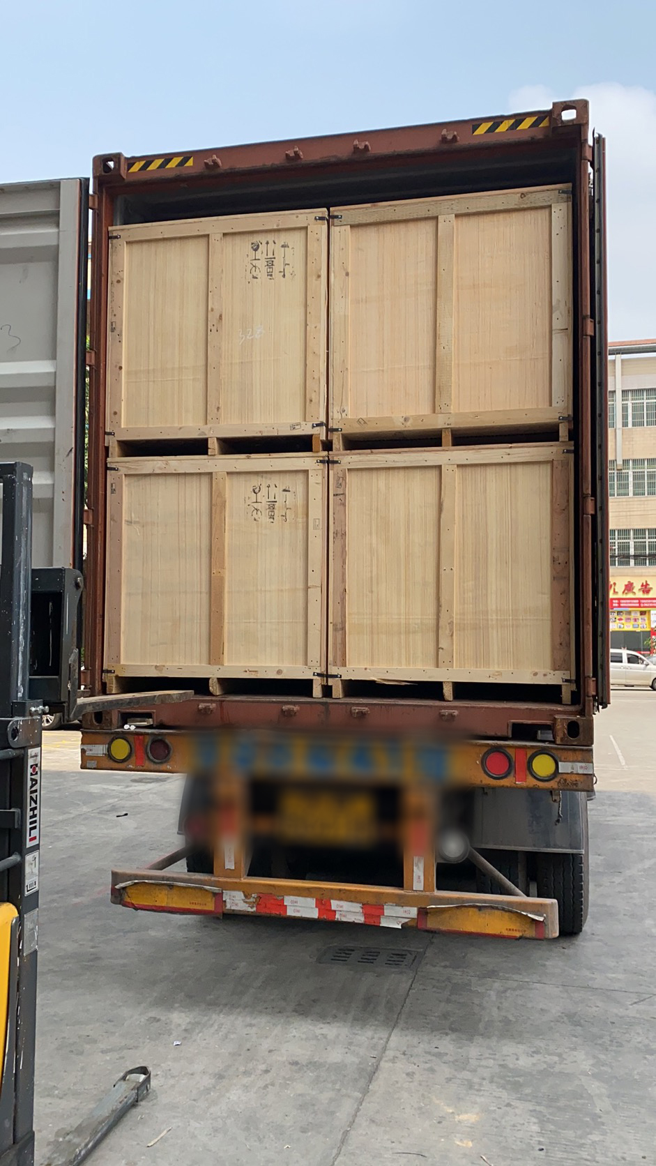 A Container of Dental Chair Was Sent Away 3