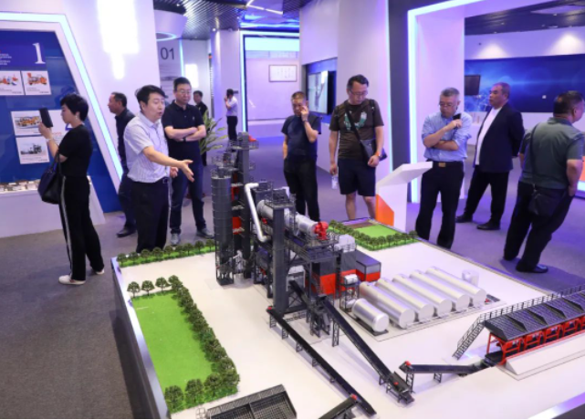 Municipal Engineering Association Asphalt Professional Committee Member Enters Tietuo Machinery Exchange 8