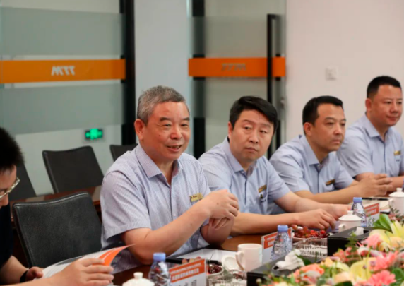 Municipal Engineering Association Asphalt Professional Committee Member Enters Tietuo Machinery Exchange 2