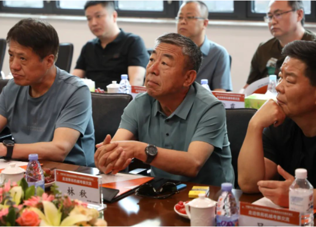 Municipal Engineering Association Asphalt Professional Committee Member Enters Tietuo Machinery Exchange 4