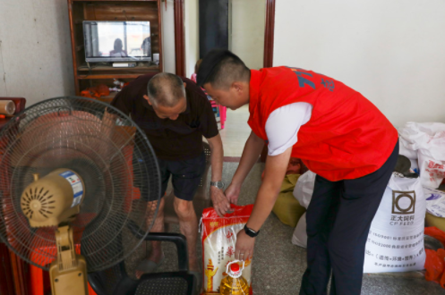 Jiujiu Chongyang Respect and Love the Elderly | Tietuo Machinery's Public Welfare Activity for the Elderly 4