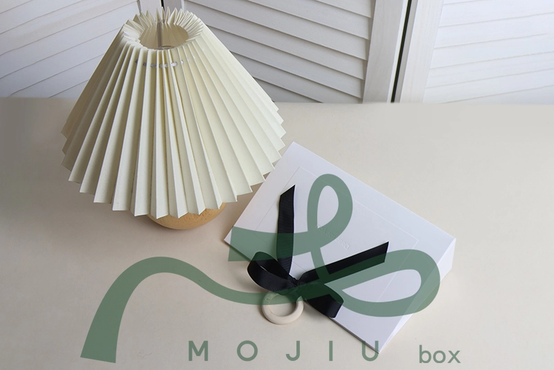 Foldable triangular wedding candy box with handle for customizable gift box 1