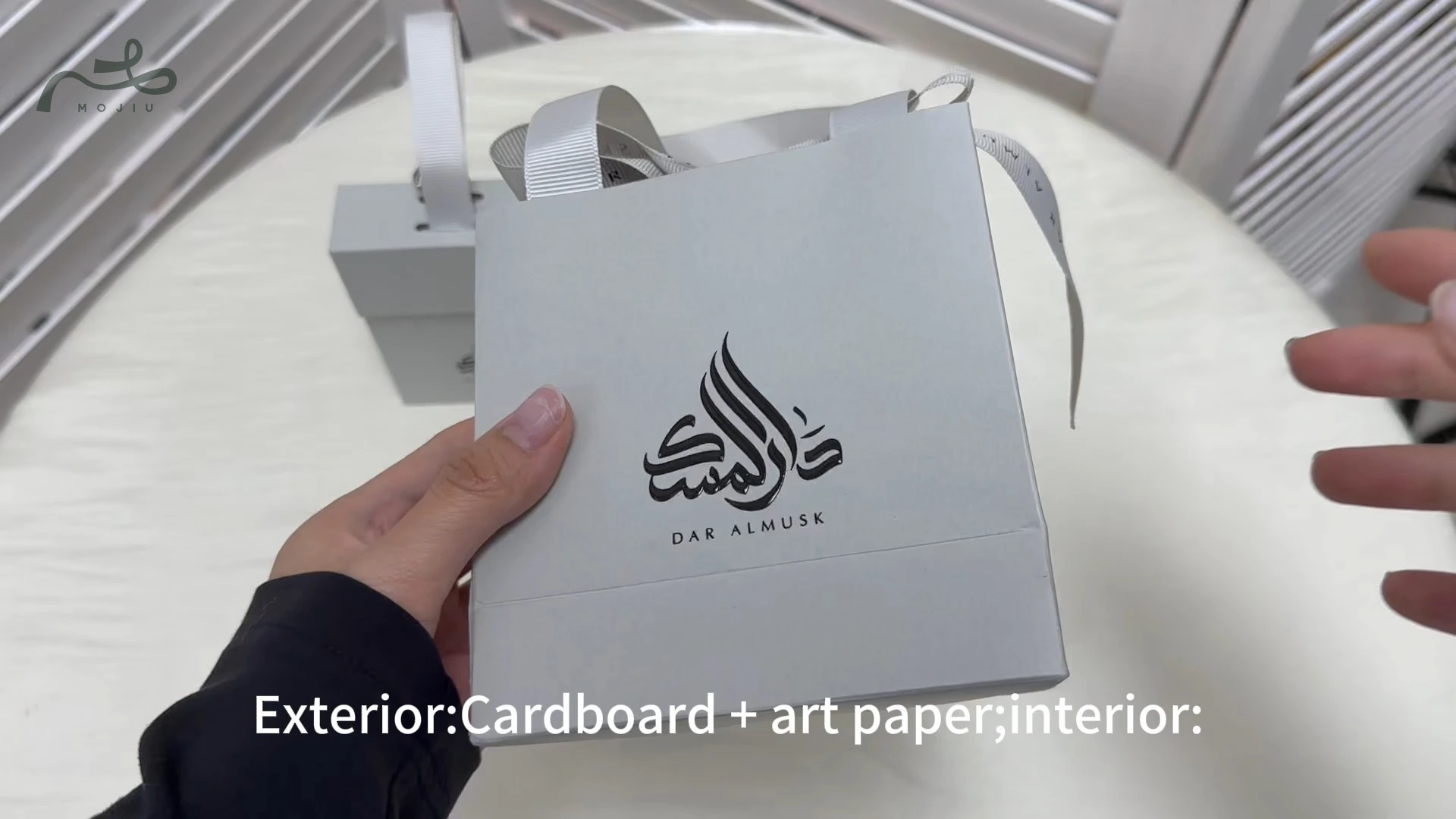 Custom Magnetic Fragrance Gift Box: Flannel Lined, Portable Commercial | Mojiu Packaging 1