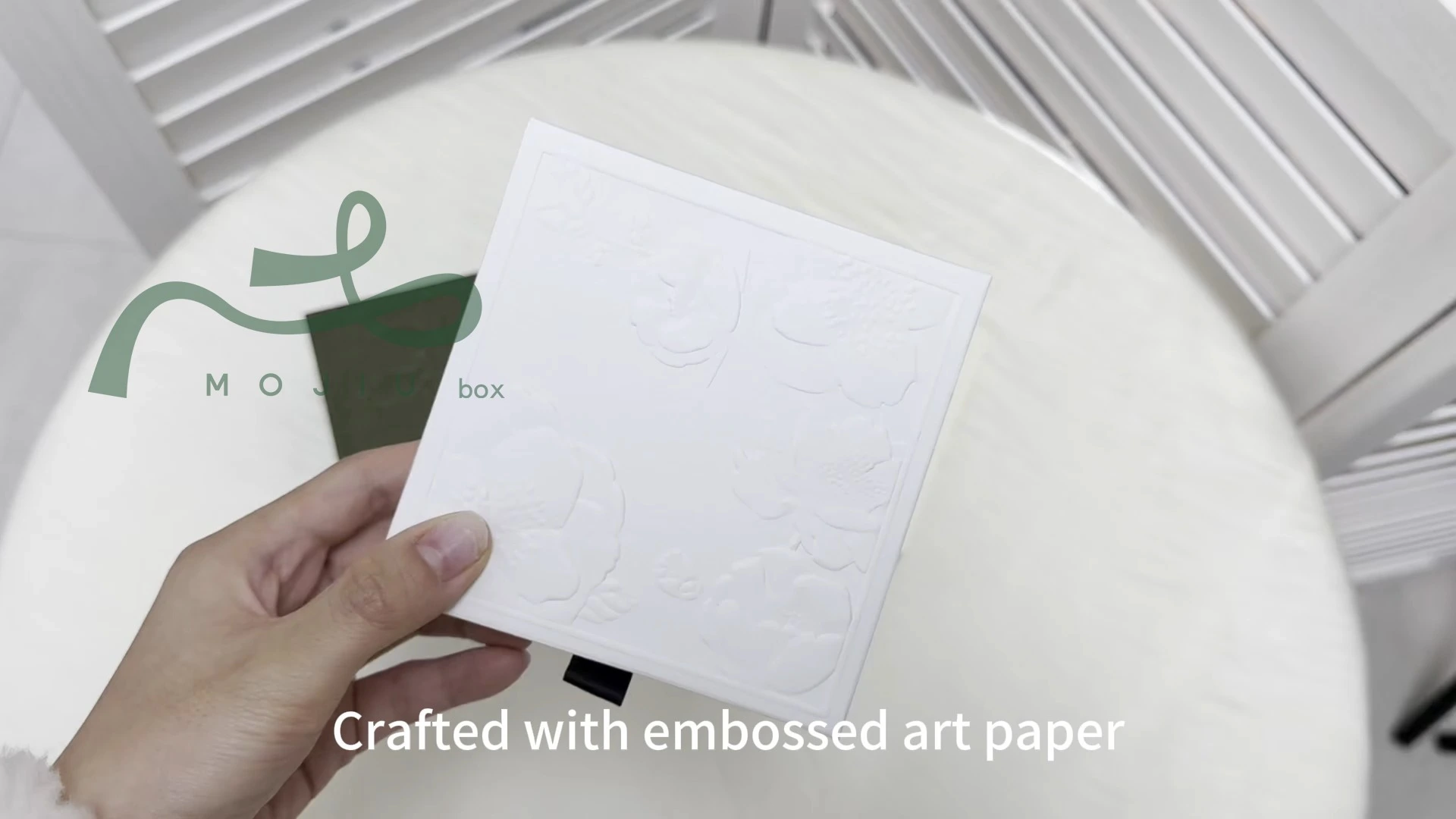엠보싱 처리된 아트지, 3D 패턴, 무광택 질감, 고급 포장, 서랍형 구조, 벨벳 안감, 모지우 포장 1