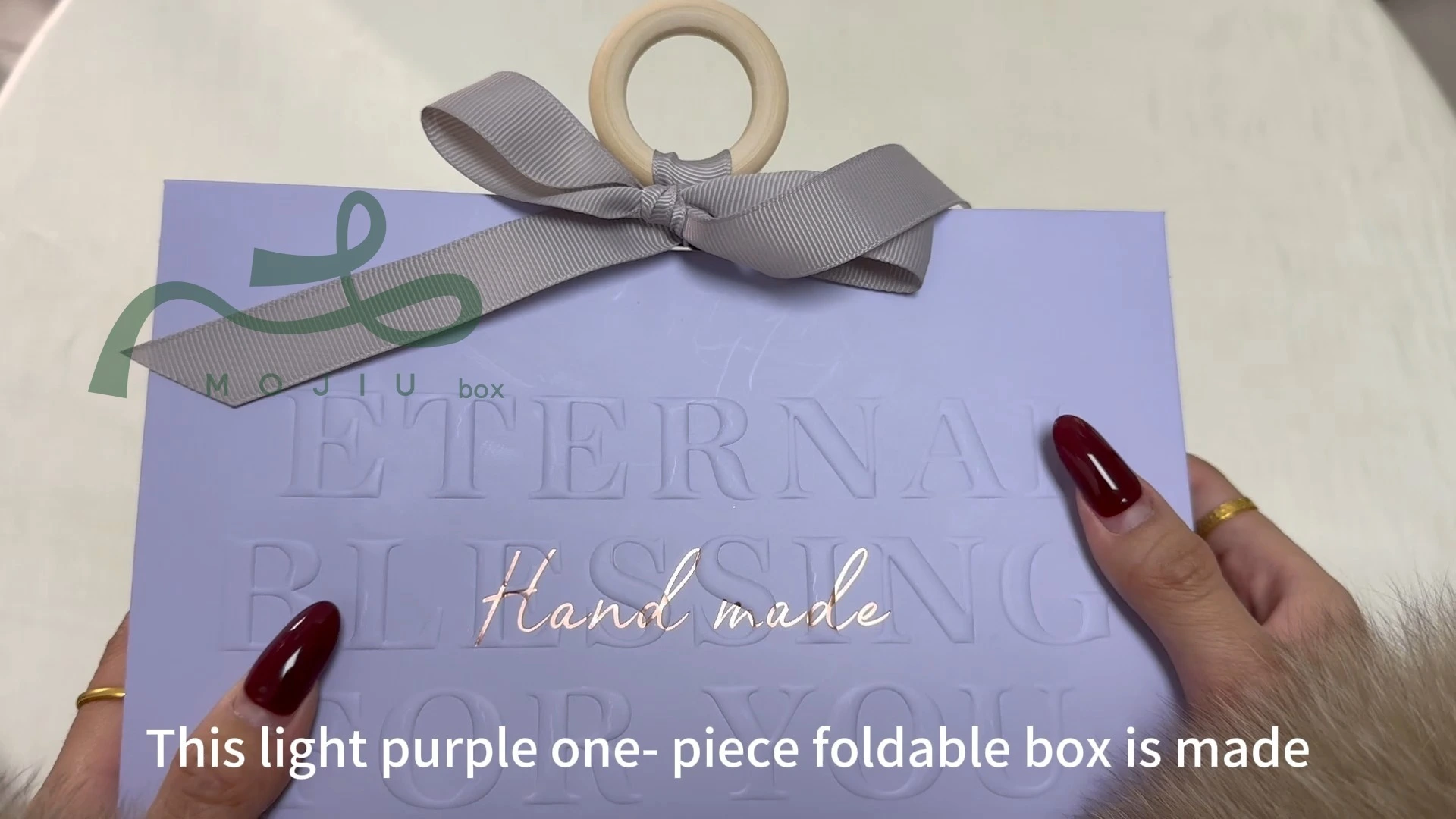 Boîte pliable violet clair en carton épais, logo or rose en relief, coffret cadeau multi-occasions Mojiu Packaging 1