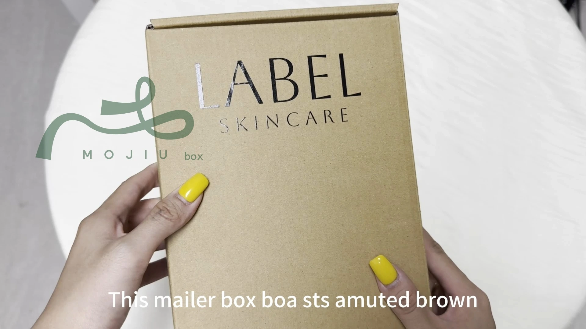 صندوق شحن بسيط وأنيق وصديق للبيئة لمنتجات العناية بالبشرة من موجيو باكيدجينج 1