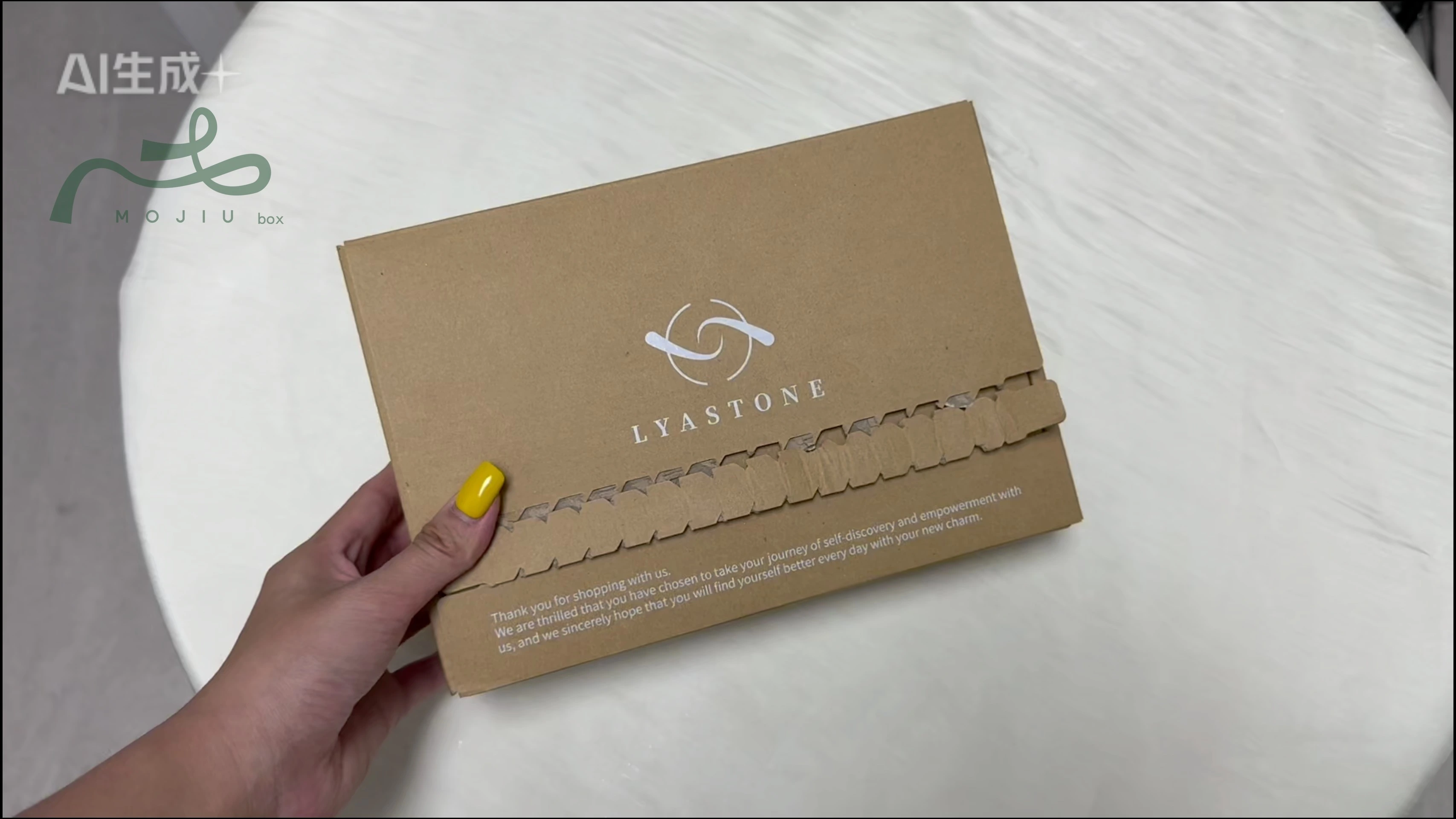 تمزيق صندوق طائرة لتخفيف التوتر، رسالة مؤثرة، طقوس فتح الصندوق، تغليف موجيو 1