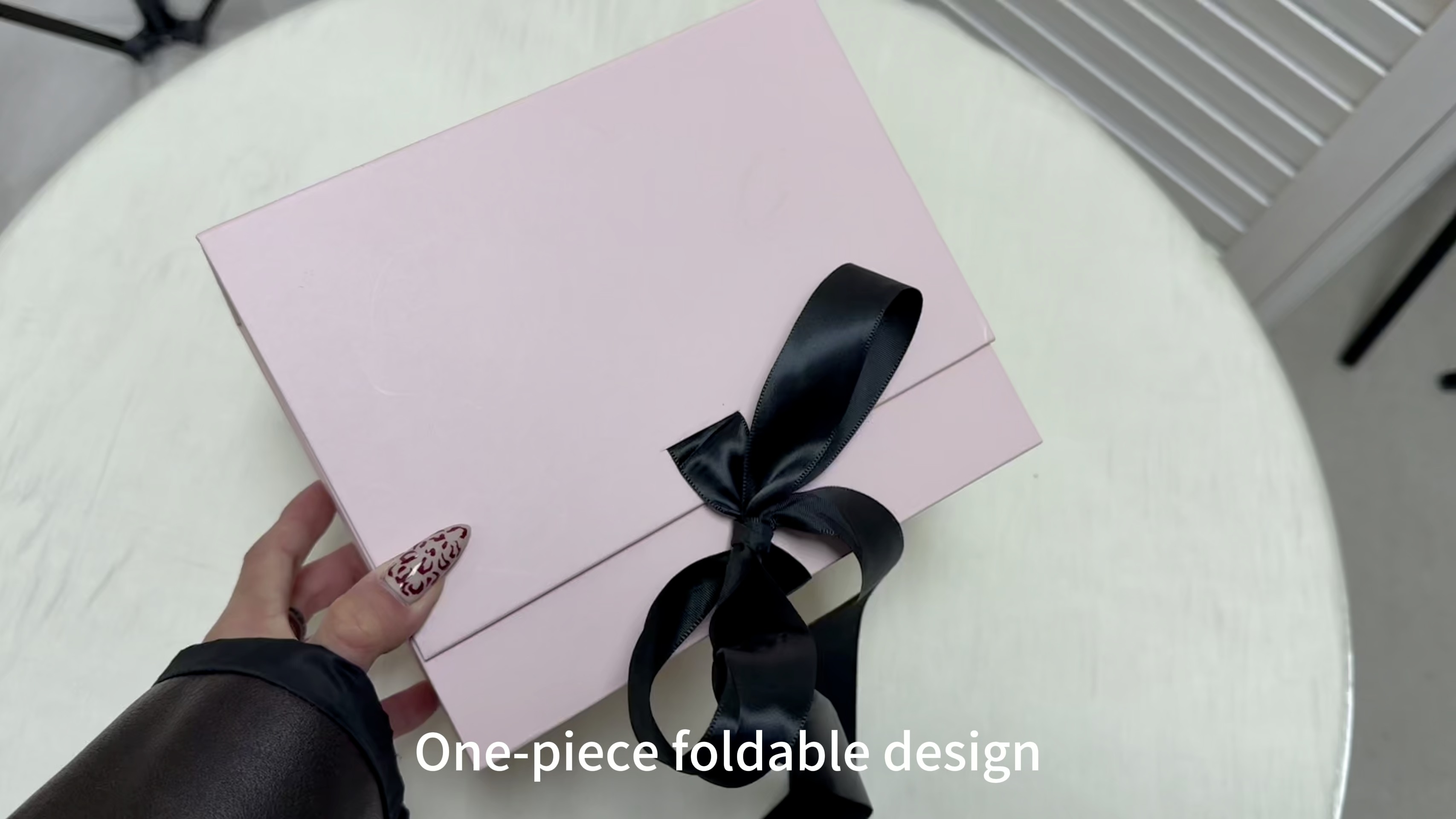 リボン付きピンク折りたたみギフトボックス、結婚式や誕生日用の空箱