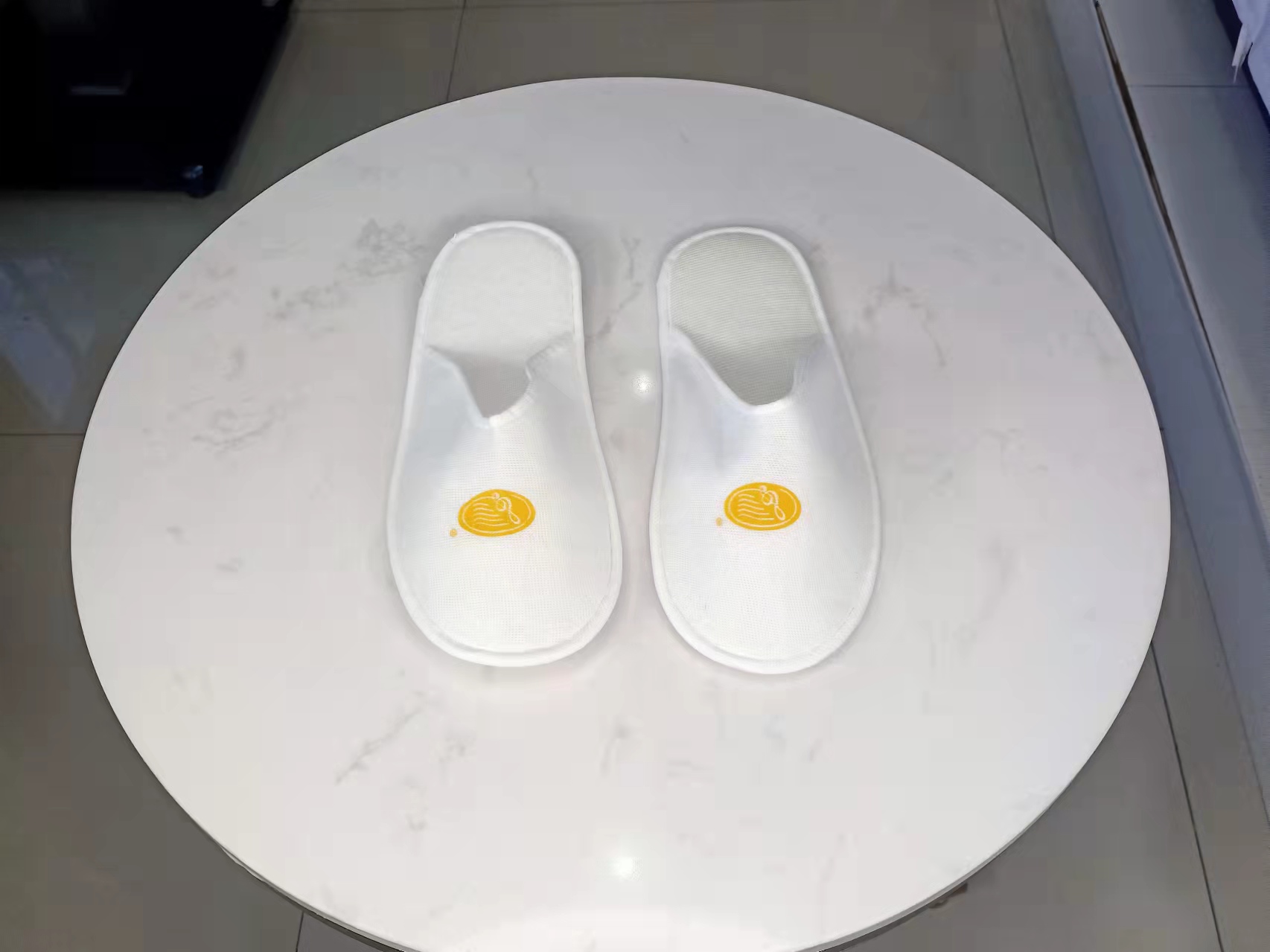 Best hotel white slippers for sale circular style one-off portable packaging-Hanbi textile 8
