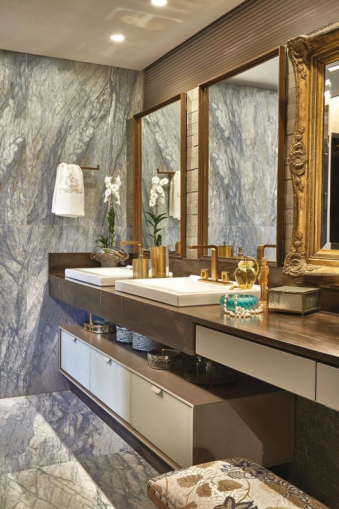 Hotel disposable bathroom item shampoo and shower gel 2