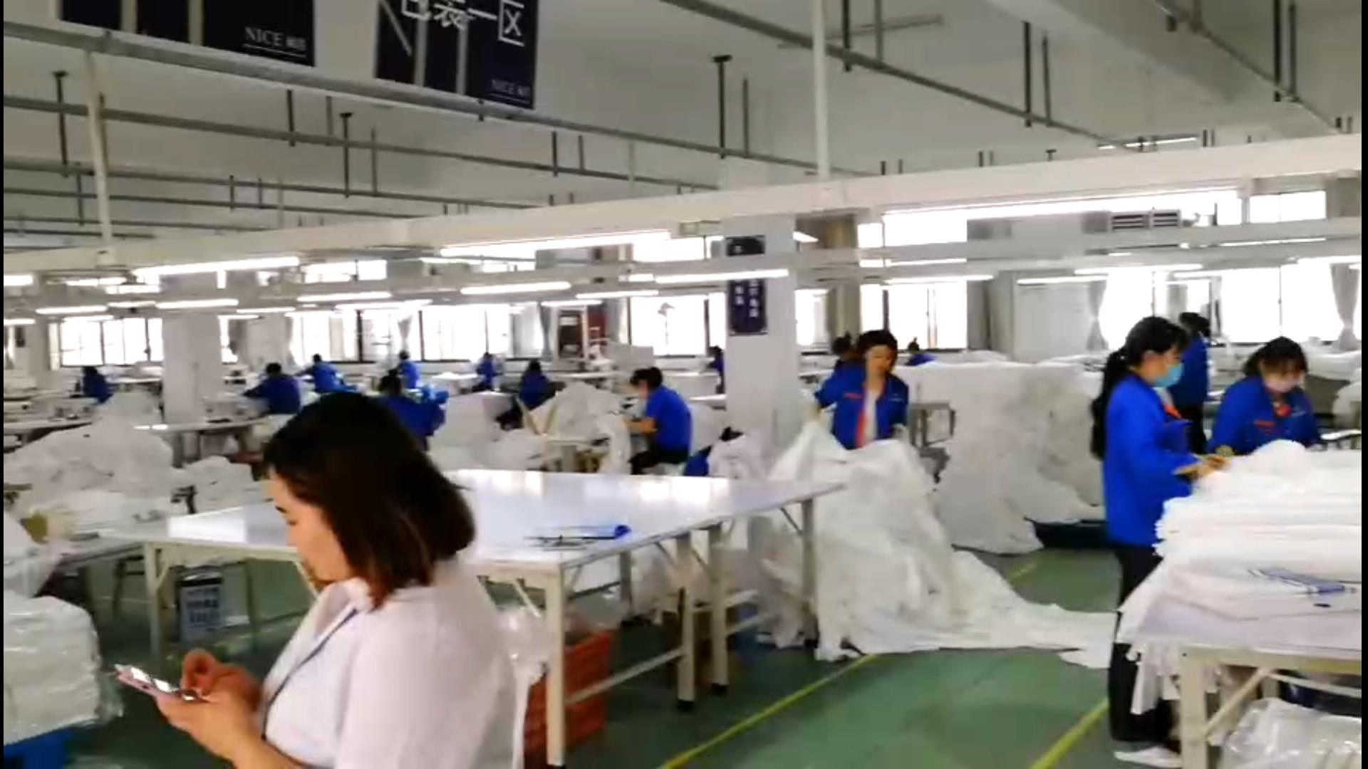 China textile manufacturer customers visit our bedding workshop-Hanbi textile 4