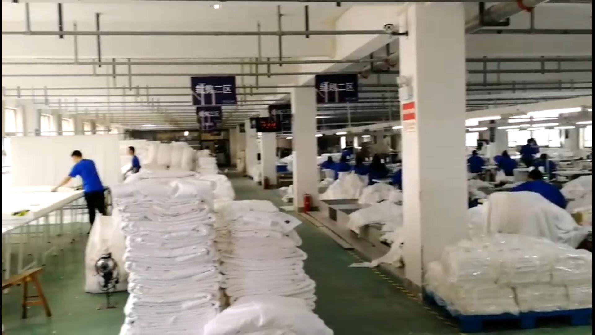 China textile manufacturer customers visit our bedding workshop-Hanbi textile 1