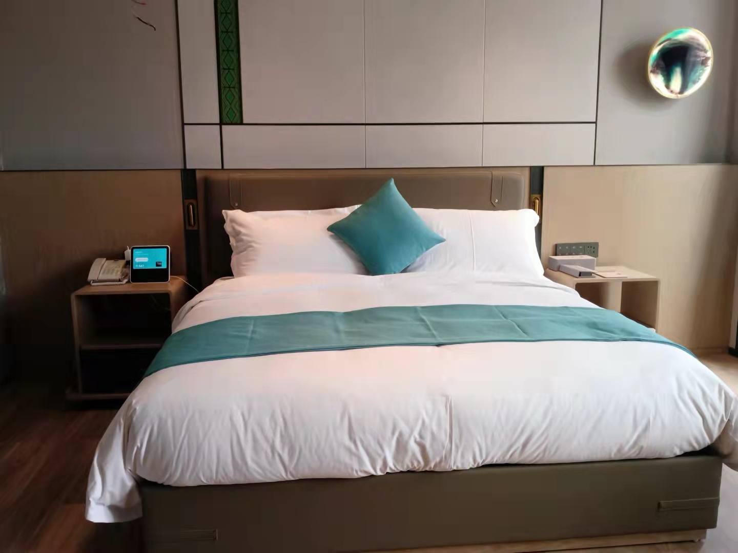 Luxury king size bed room hotel Bedding configuration with blue throw pillow and bed runner-Hanbi Textile 5