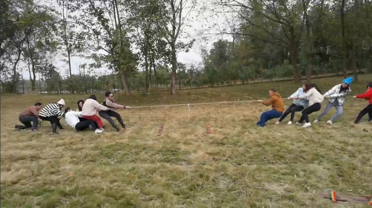 Hanbi Textile Company Staffs Is Playing Tug-of-war In Spare Time 1