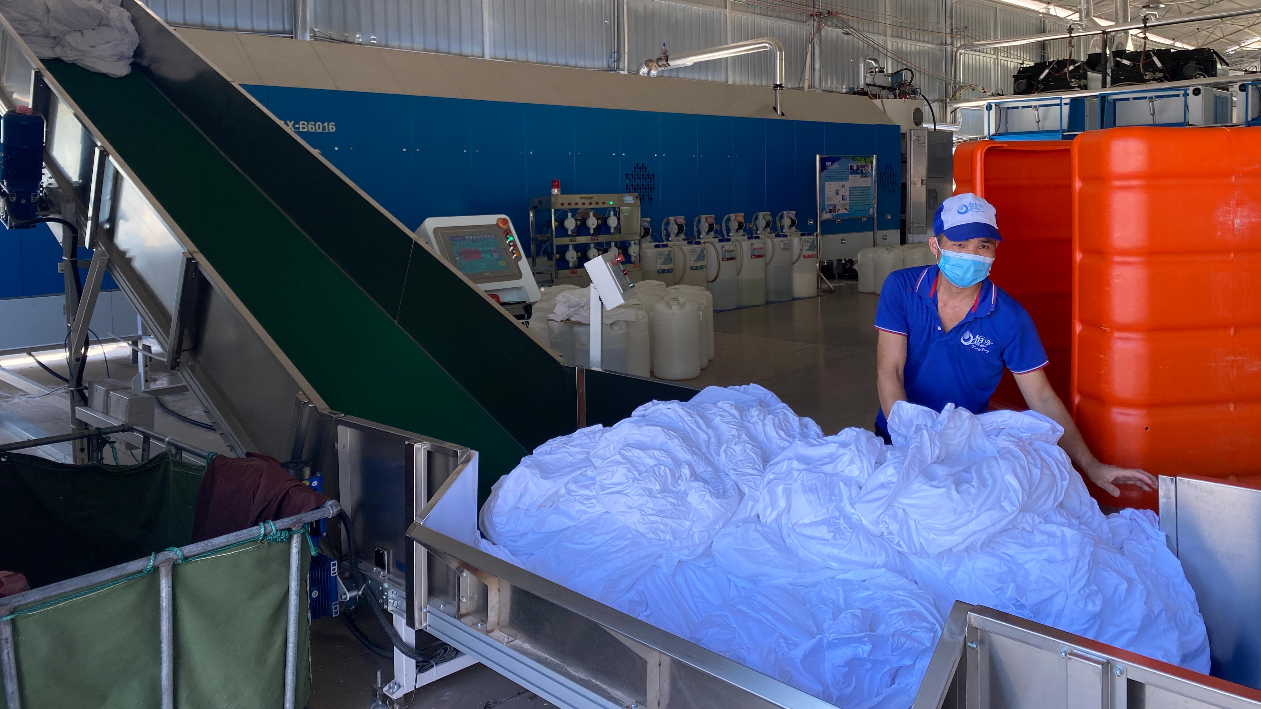 Do You Know How Hotel Linen Is Washed In A Washing Factory? 1