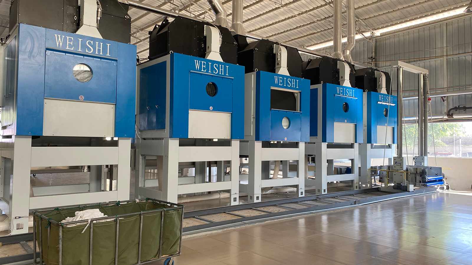 Do You Know How Hotel Linen Is Washed In A Washing Factory? 2