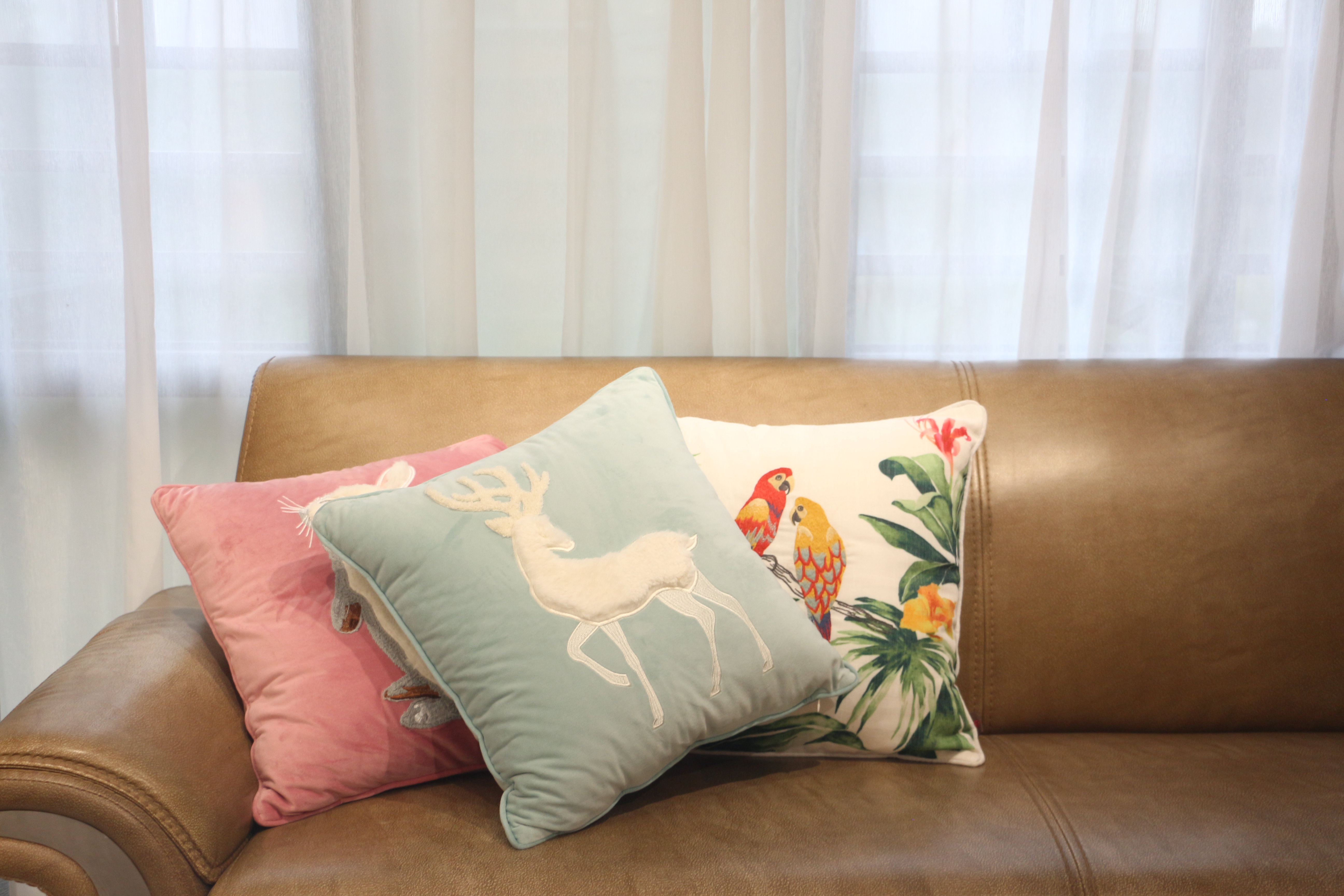 Custom throw pillows at wholesale prices 2