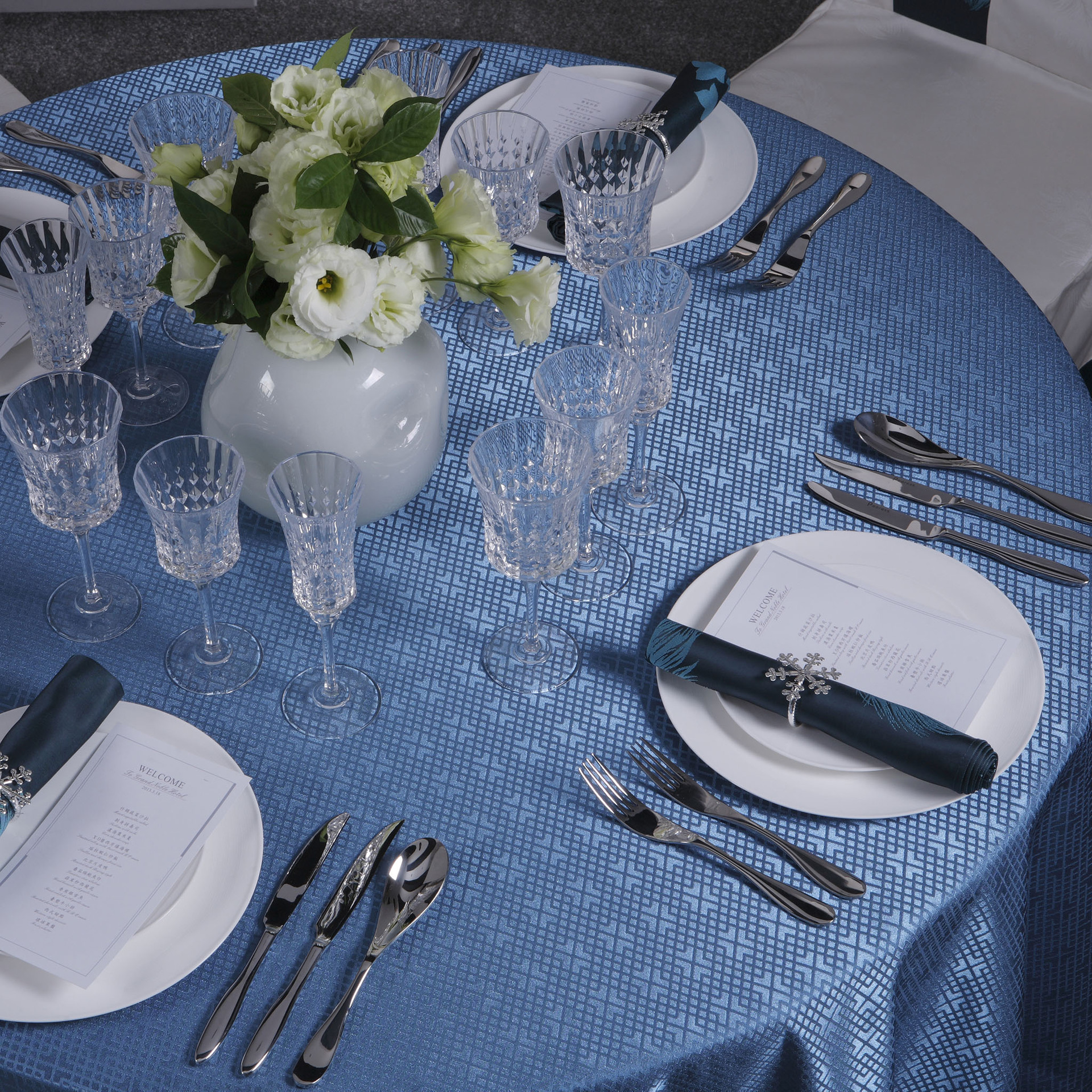 Fashion antifouling tablecloth wholesale price 2
