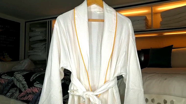 Hotel Bathrobes Skin-friendly Waffle Material Bathrobes Suppliers Wholesale 1