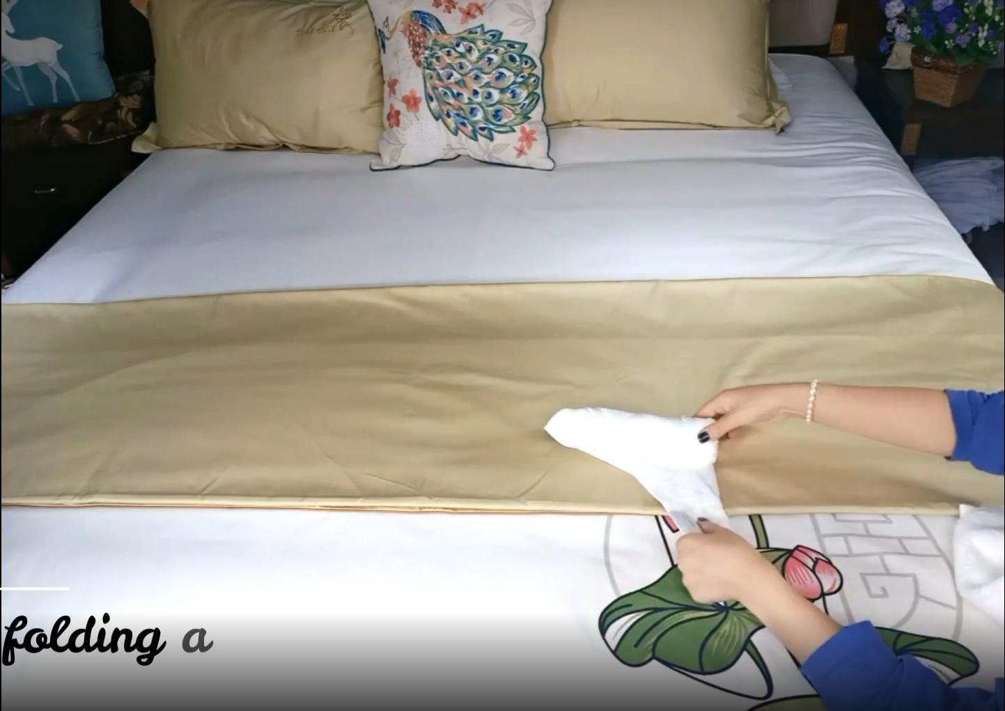 Hanbi textile Company show you how to folding hotel towel in many ways for decoration 2