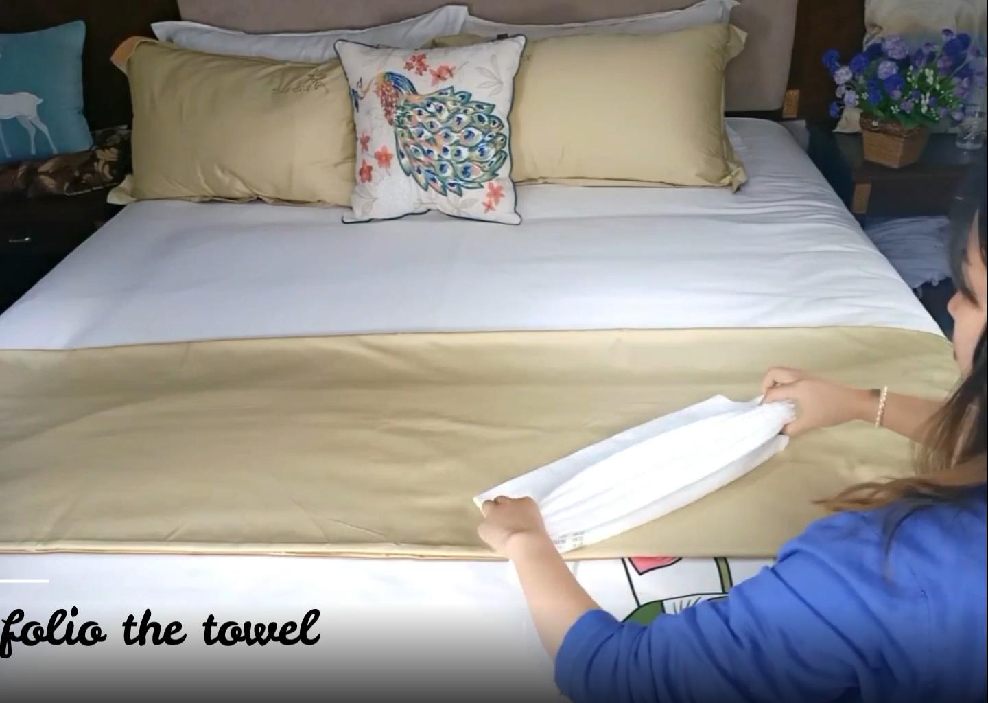 Hanbi textile Company show you how to folding hotel towel in many ways for decoration 6