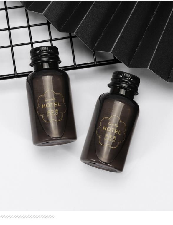 Black and gold package convenient disposable hotel toiletries with shampoo razor shower cream 1